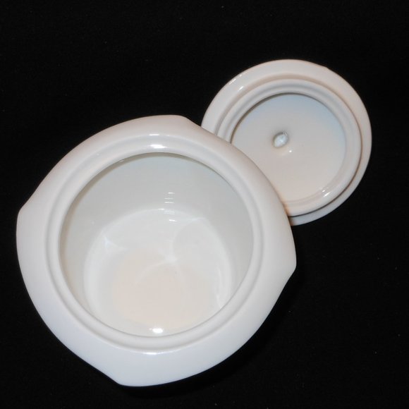 sugar bowl with lid. Contempo Collection fine bone china - Picture 5 of 5
